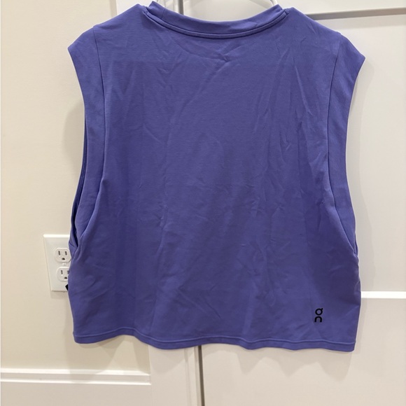 On Running Women's Focus Crop in Purple size medium - Picture 7 of 11